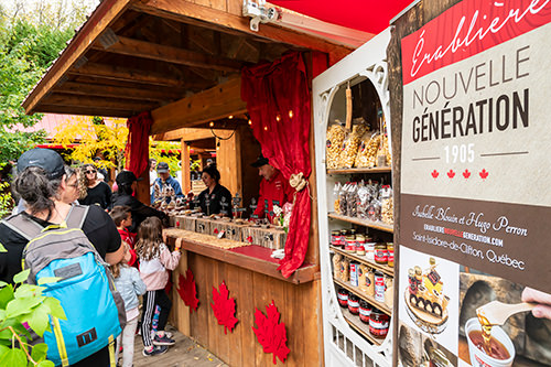 Des exposants proposant des produits du terroir du Québecaux Comptonales Des exposants proposant des produits du terroir du Québecaux Comptonales